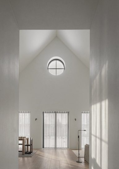 Lakeshore Barn House