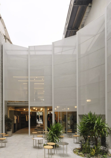 Store with a Gap