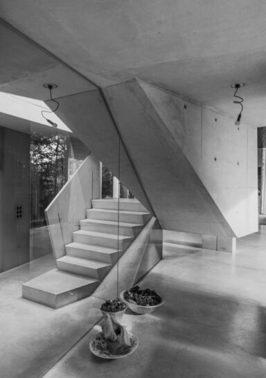 Möbius House